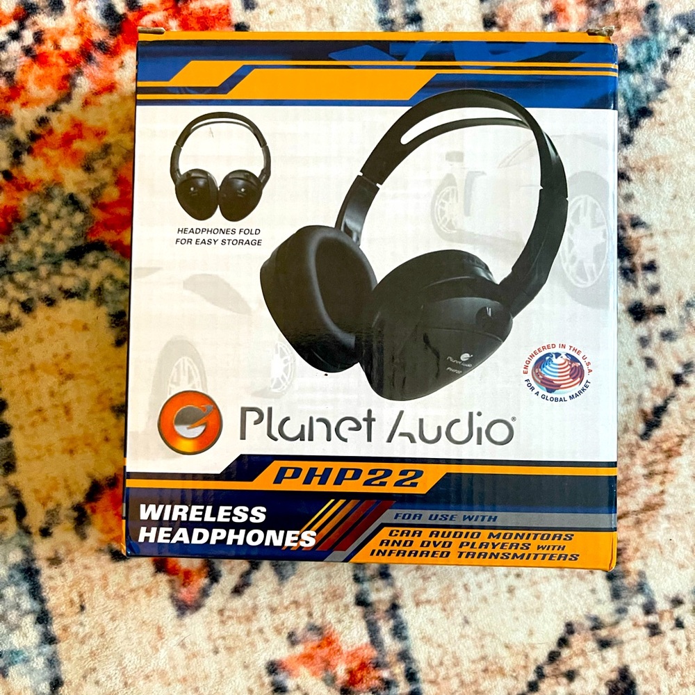 Brand new in box 
Planet audio wireless headphones